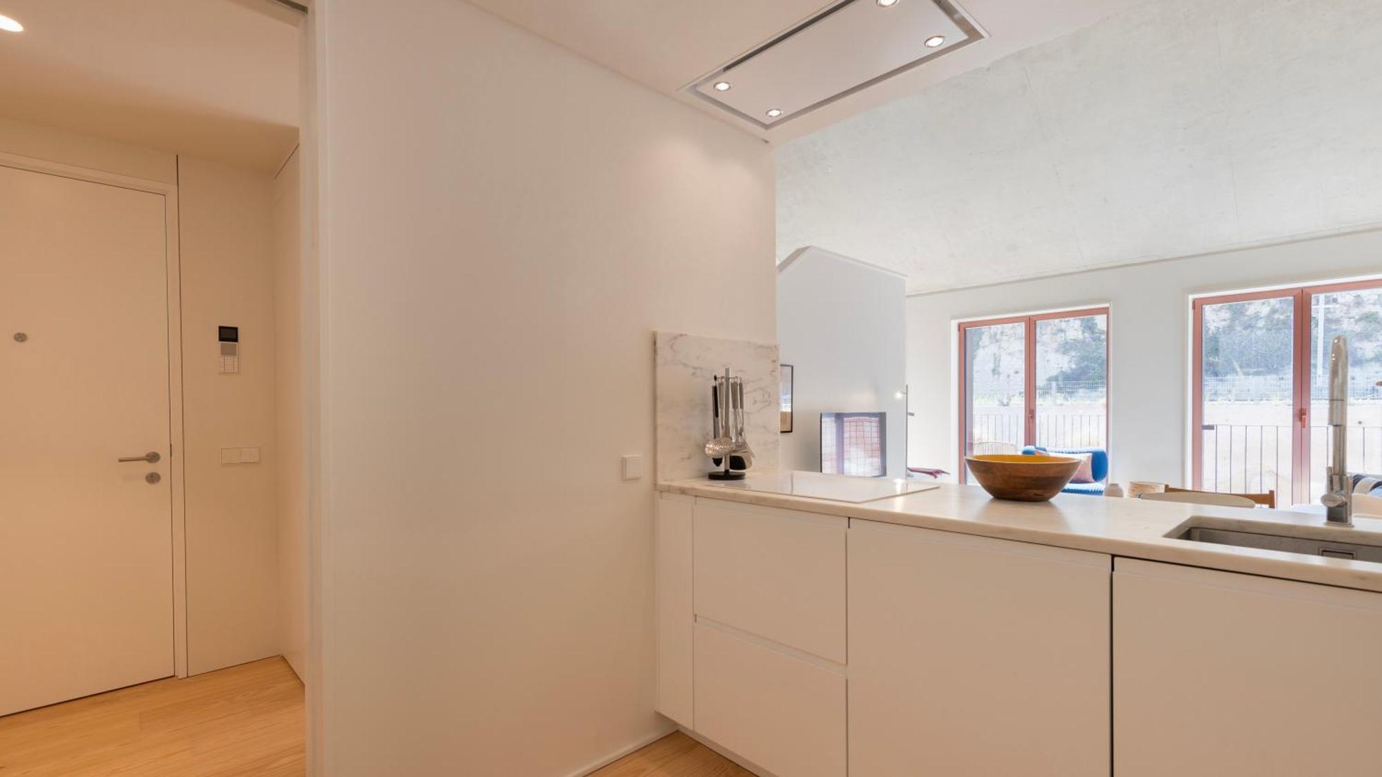 Artsy 3bdr Duplex By Lovelystay