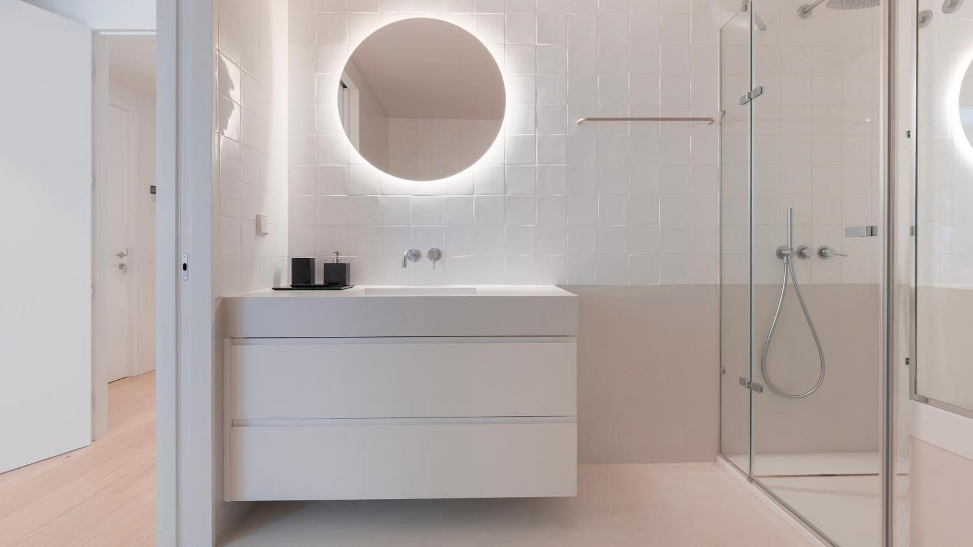 Artsy 3bdr Duplex By Lovelystay *